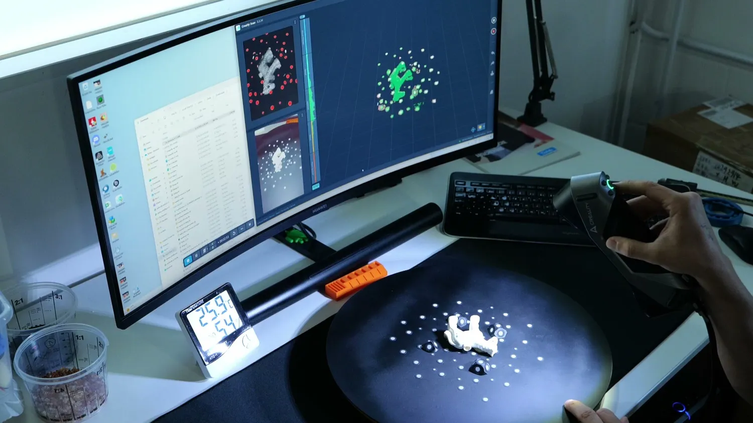 3D scanning a part at a desktop workstation running Creality Scan