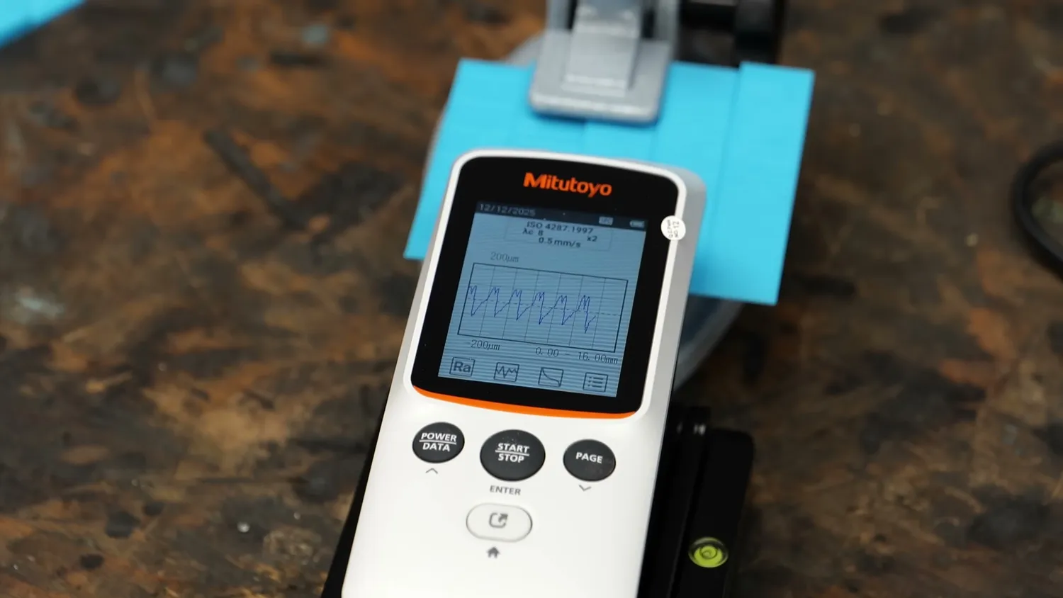 Surface roughness tester showing the measured profile of a printed sample
