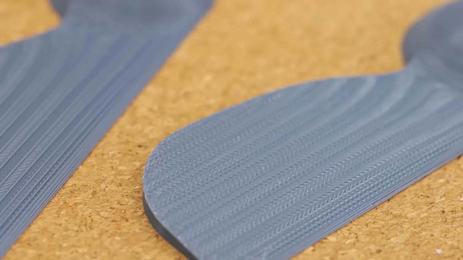 Two Z Anti-Aliasing samples with smooth sloped surfaces
