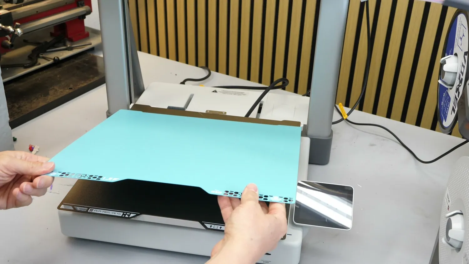 Fitting a third-party build plate onto the A2L's bed