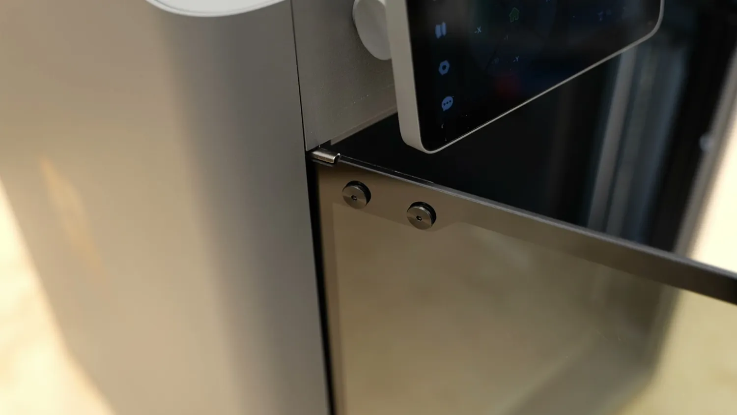Close-up of the P2S front door hinge
