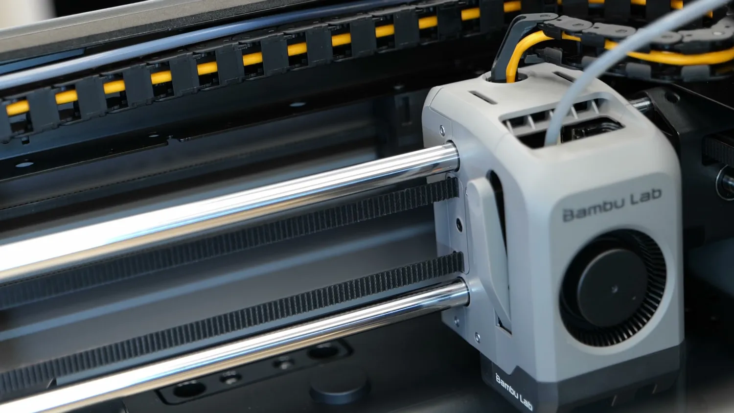 The P2S printhead riding on two polished steel guide rods