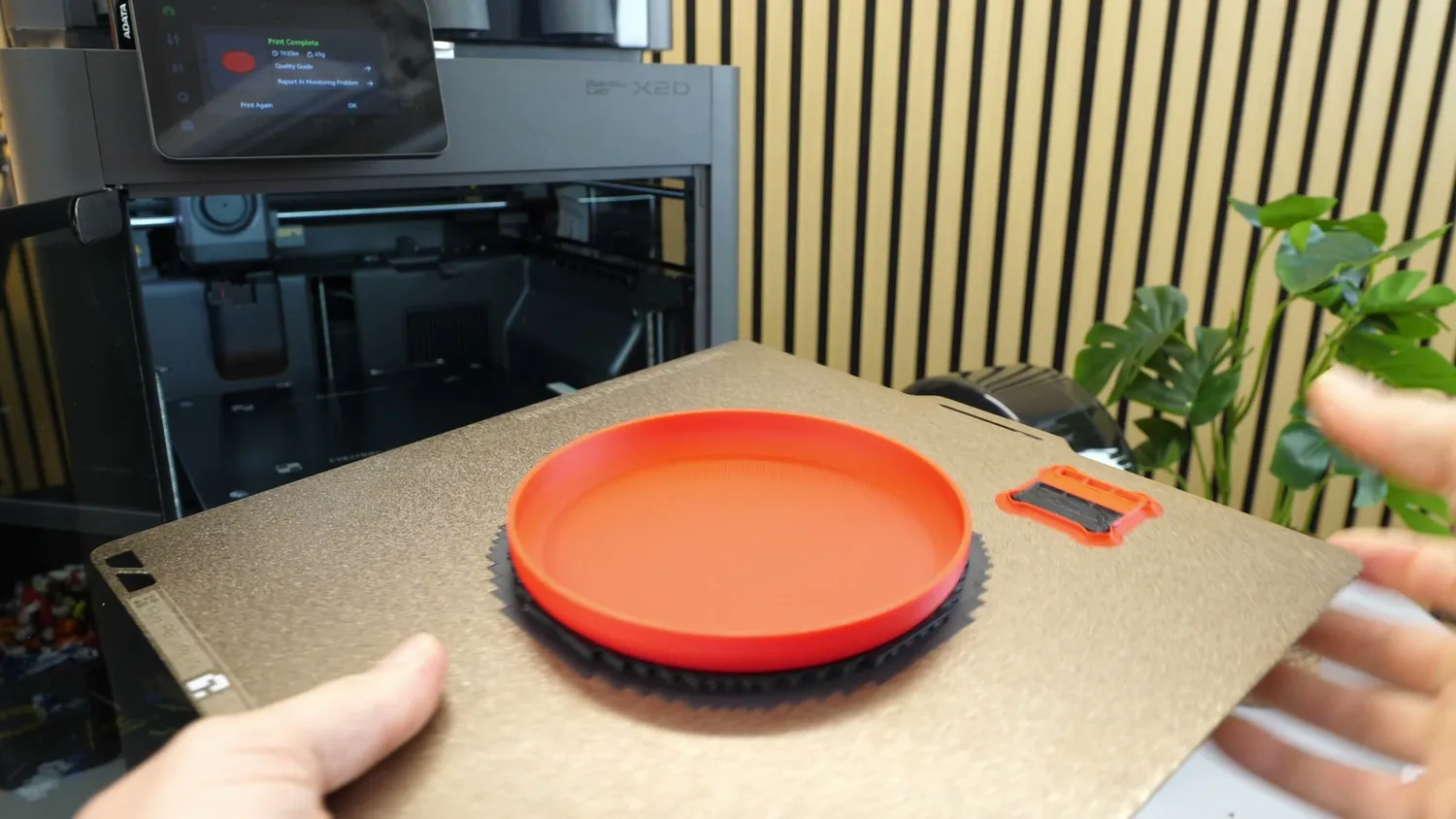 A customer part with a filleted bottom printed in PETG with PLA supports