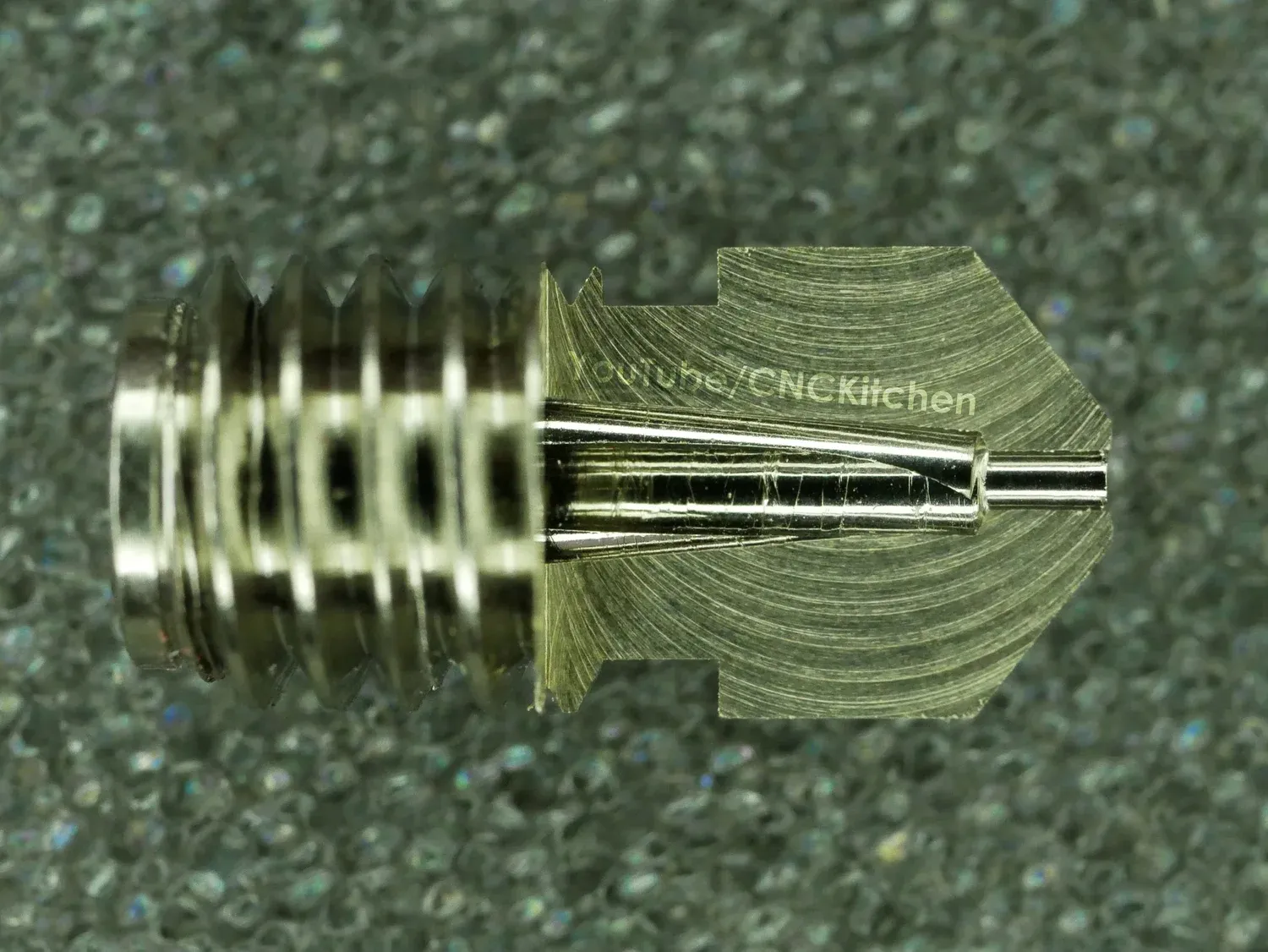 Sectional cut of a CHT nozzle (0.8 mm)