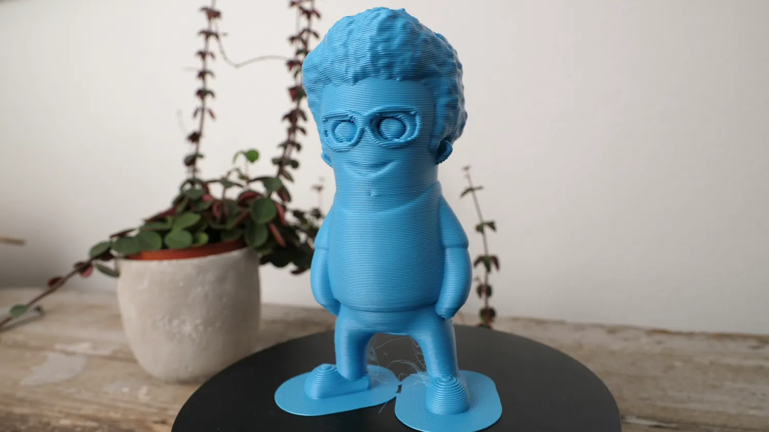 A 200% Mini-Me printed with the CHT in light blue, showing fine layer lines and only light stringing between the legs