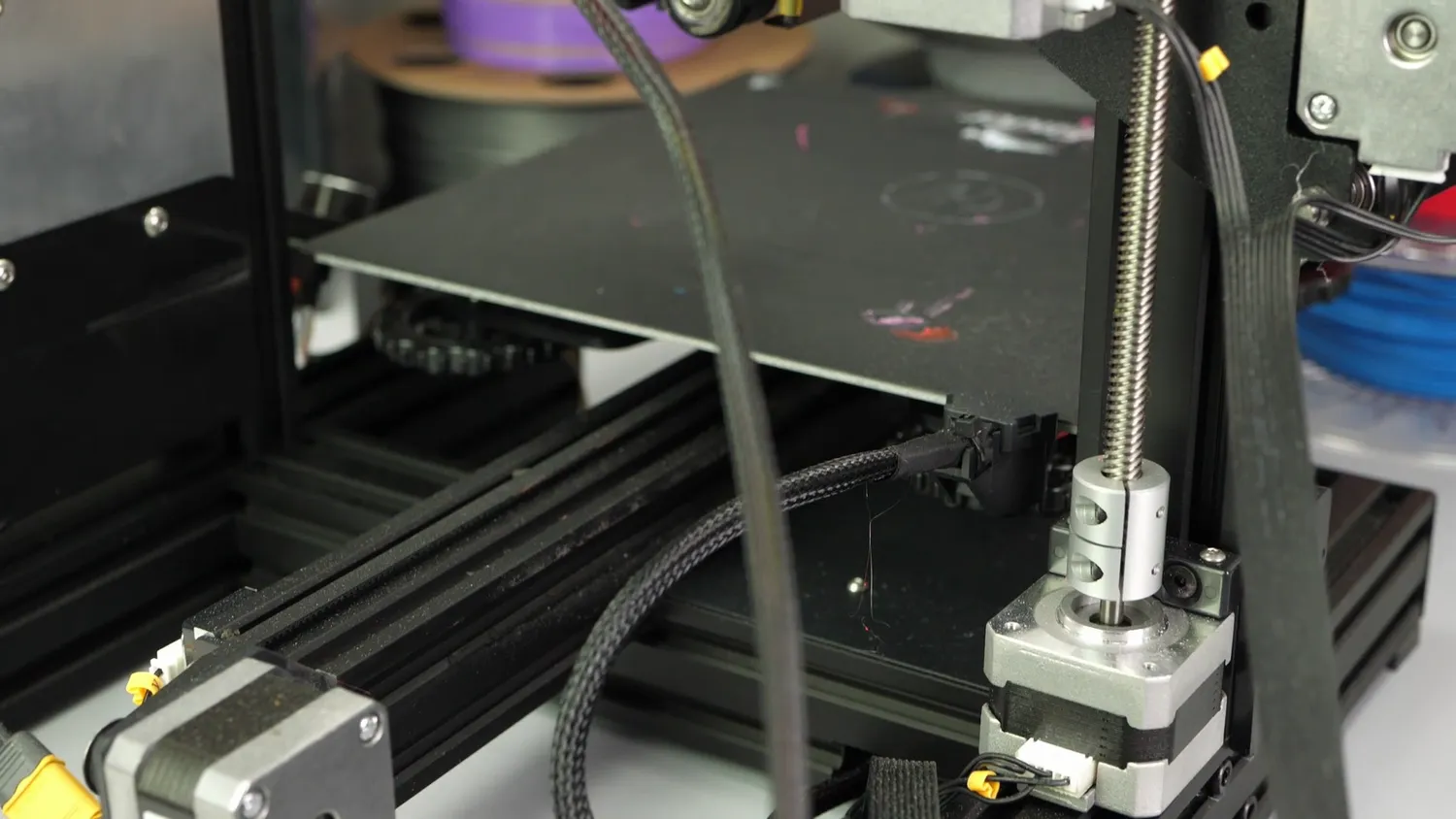  Single Z-axis lead screw 