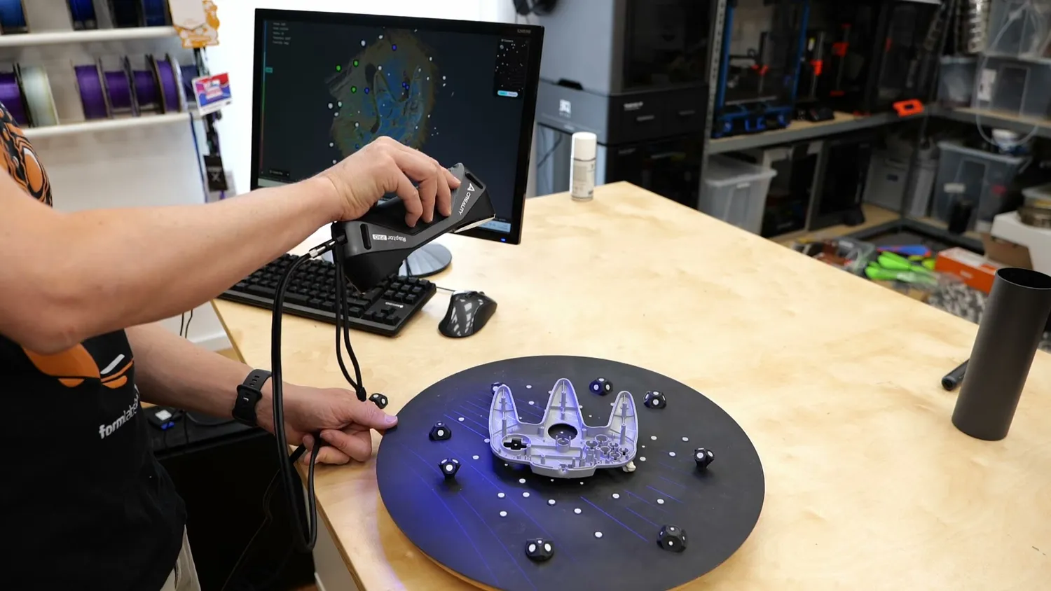 Scanning a tiny part on a marker-covered turntable