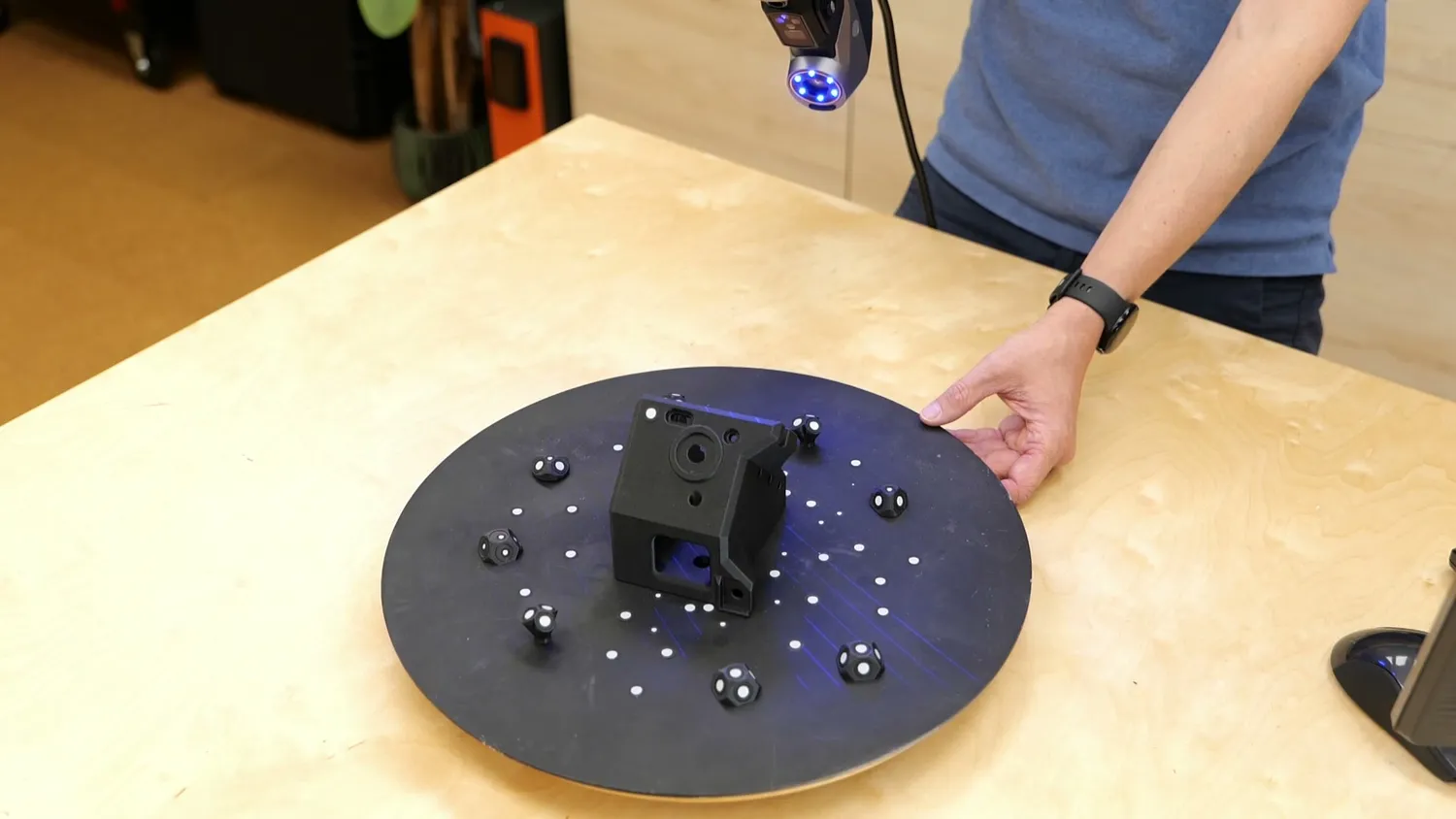 Scanning a technical part under blue light