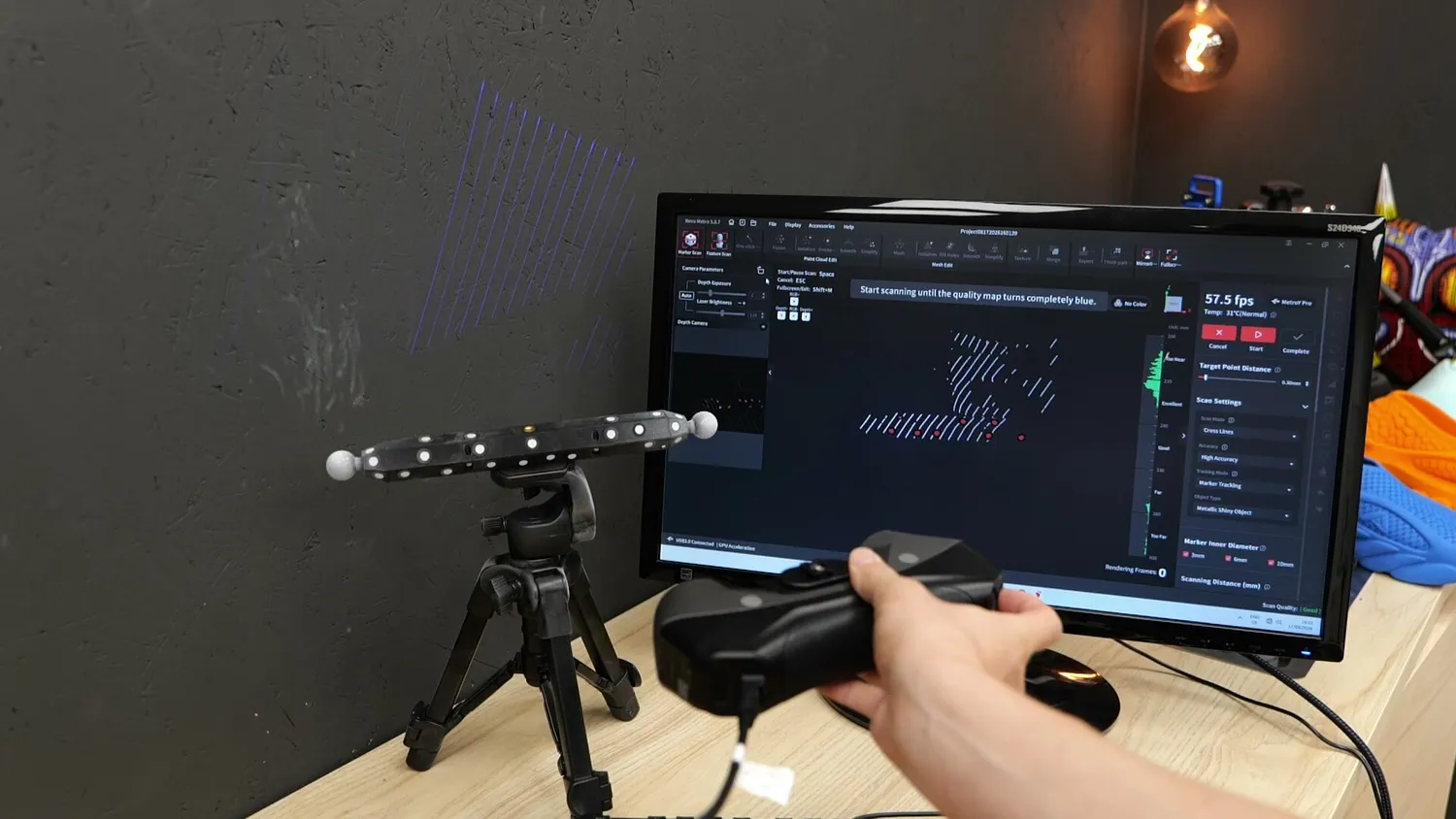 Scanning a ball bar in front of the monitor