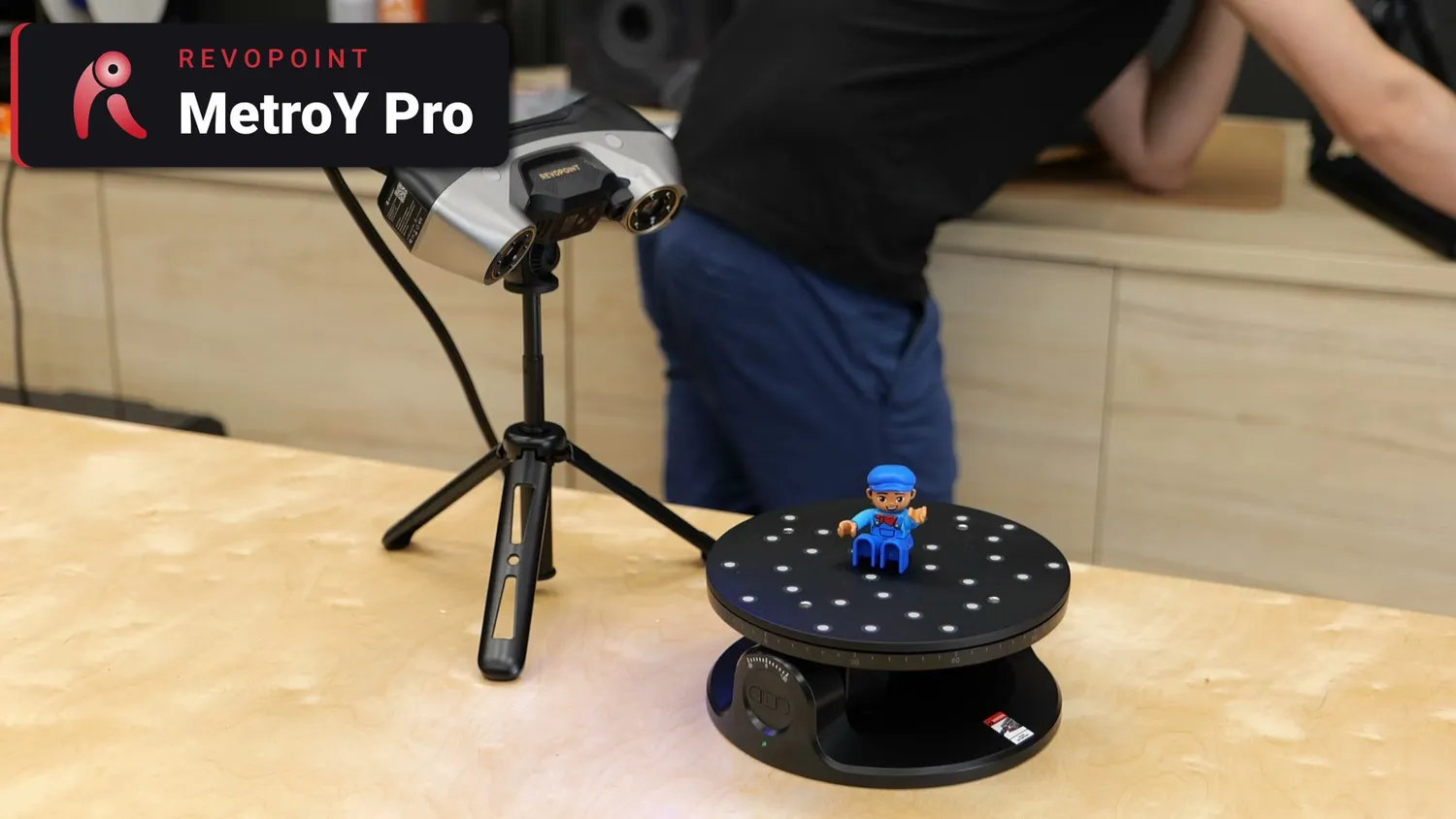 The Metro Y Pro on its tripod next to the included rotary table