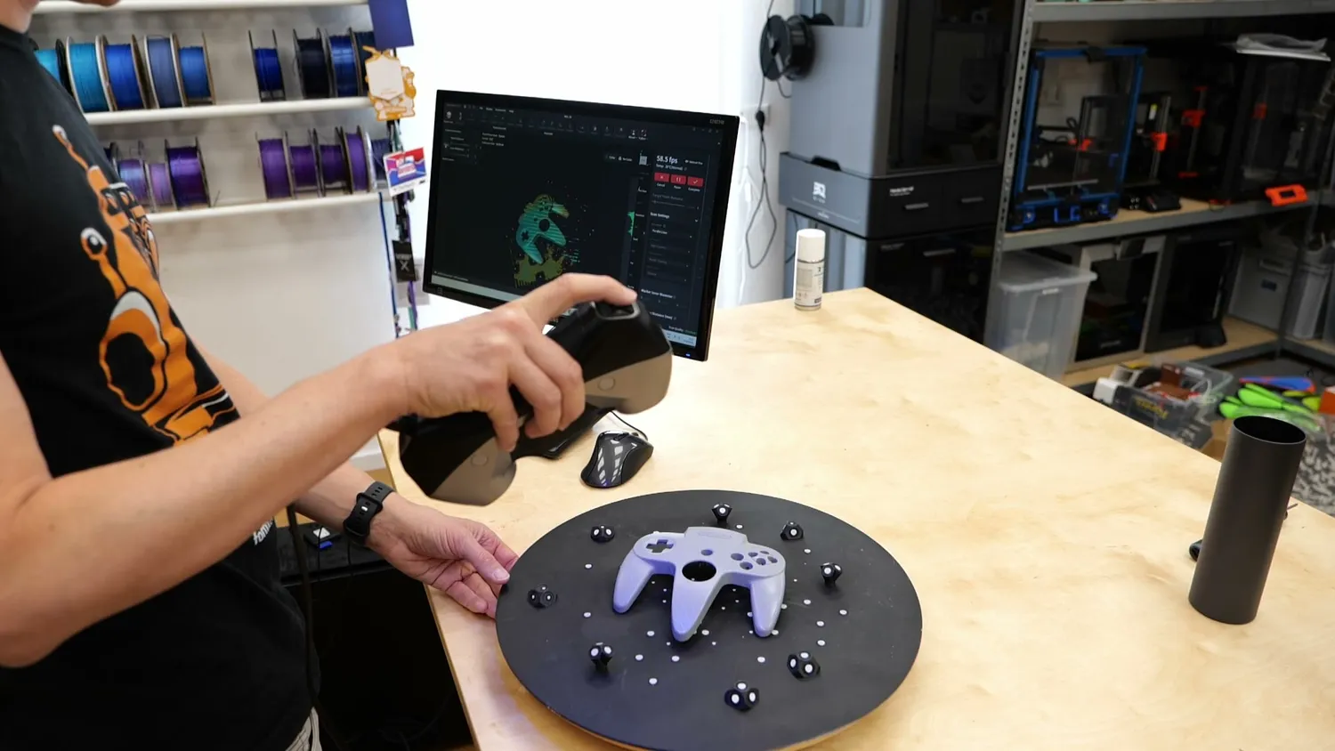 Scanning the controller shell on the turntable