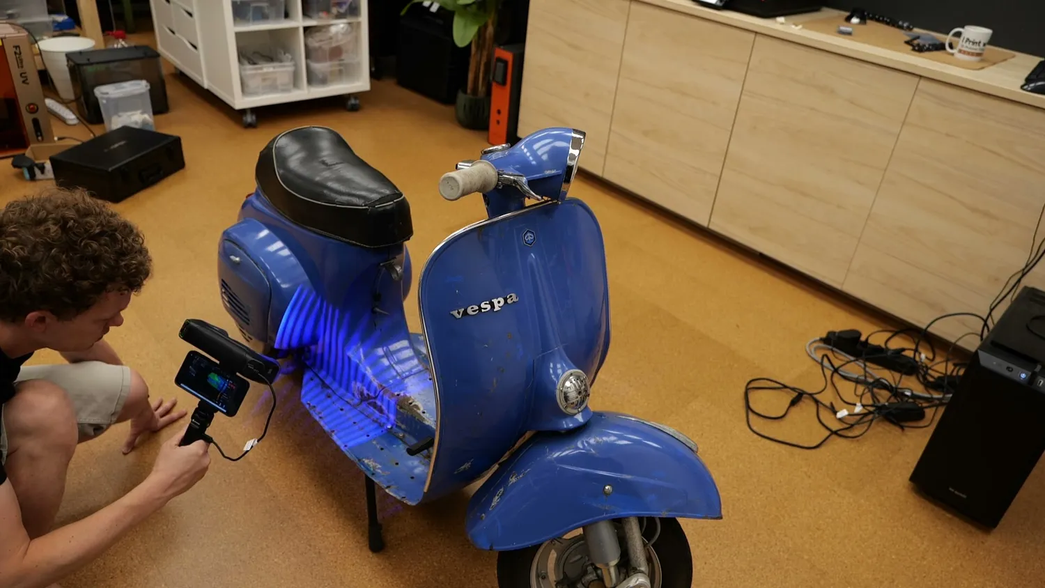 Scanning the smooth Vespa legshield