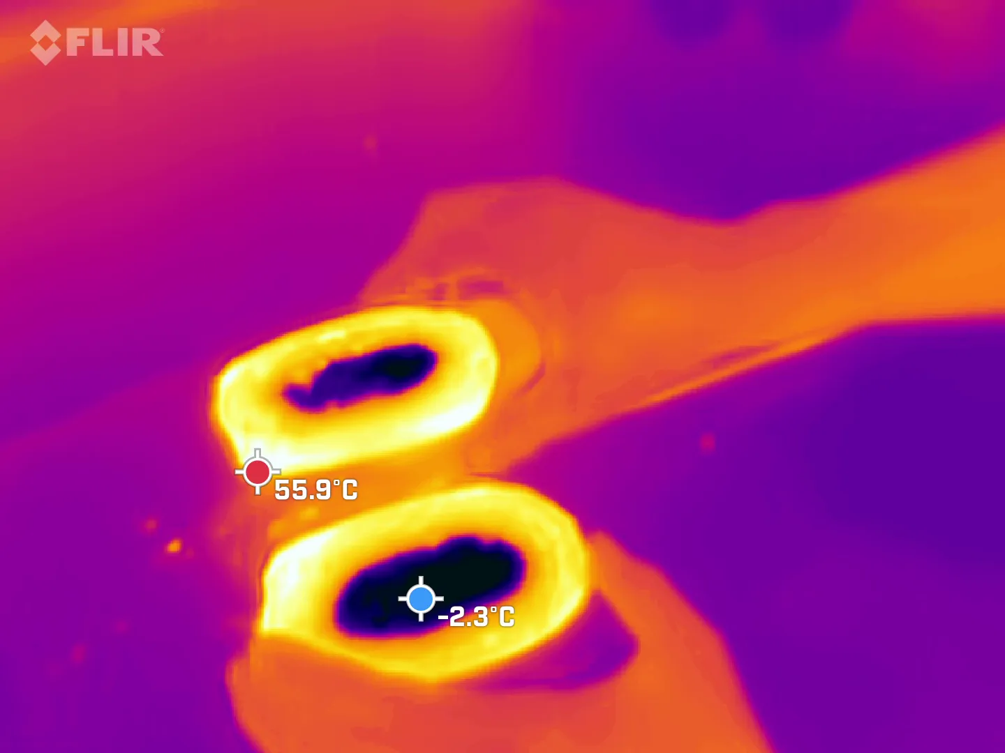 Thermal image of half-baked bread roll  