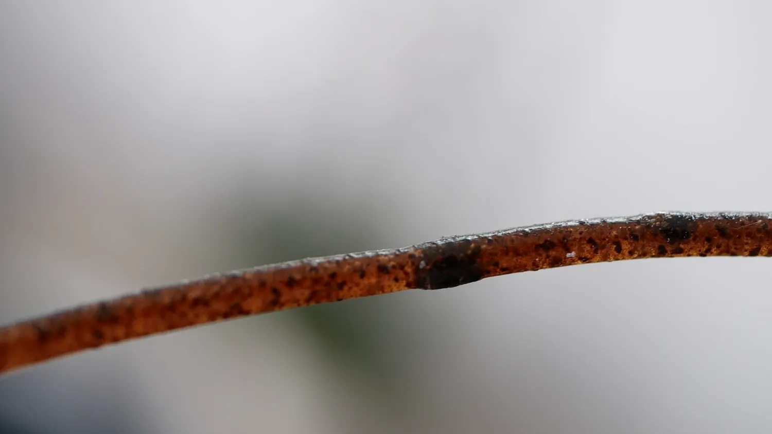  Lump of agglomerated coffee grounds in the filament 