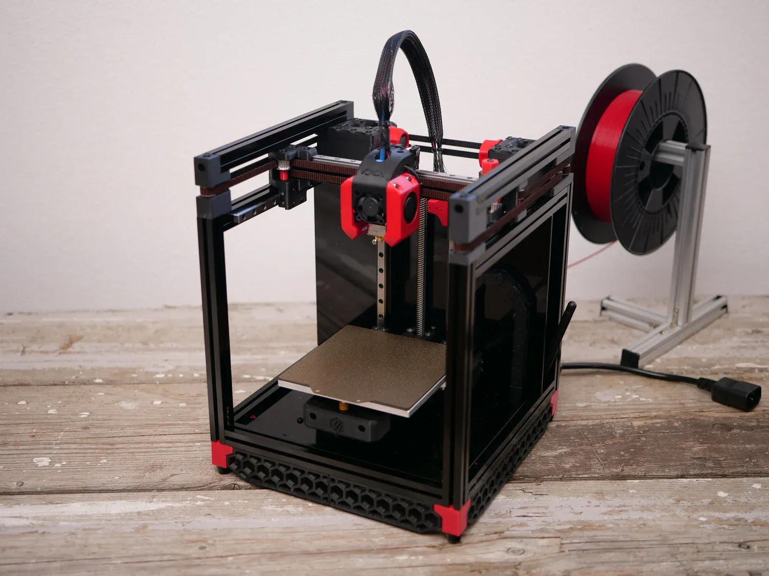 The finished VORON 0 with its spool holder alongside