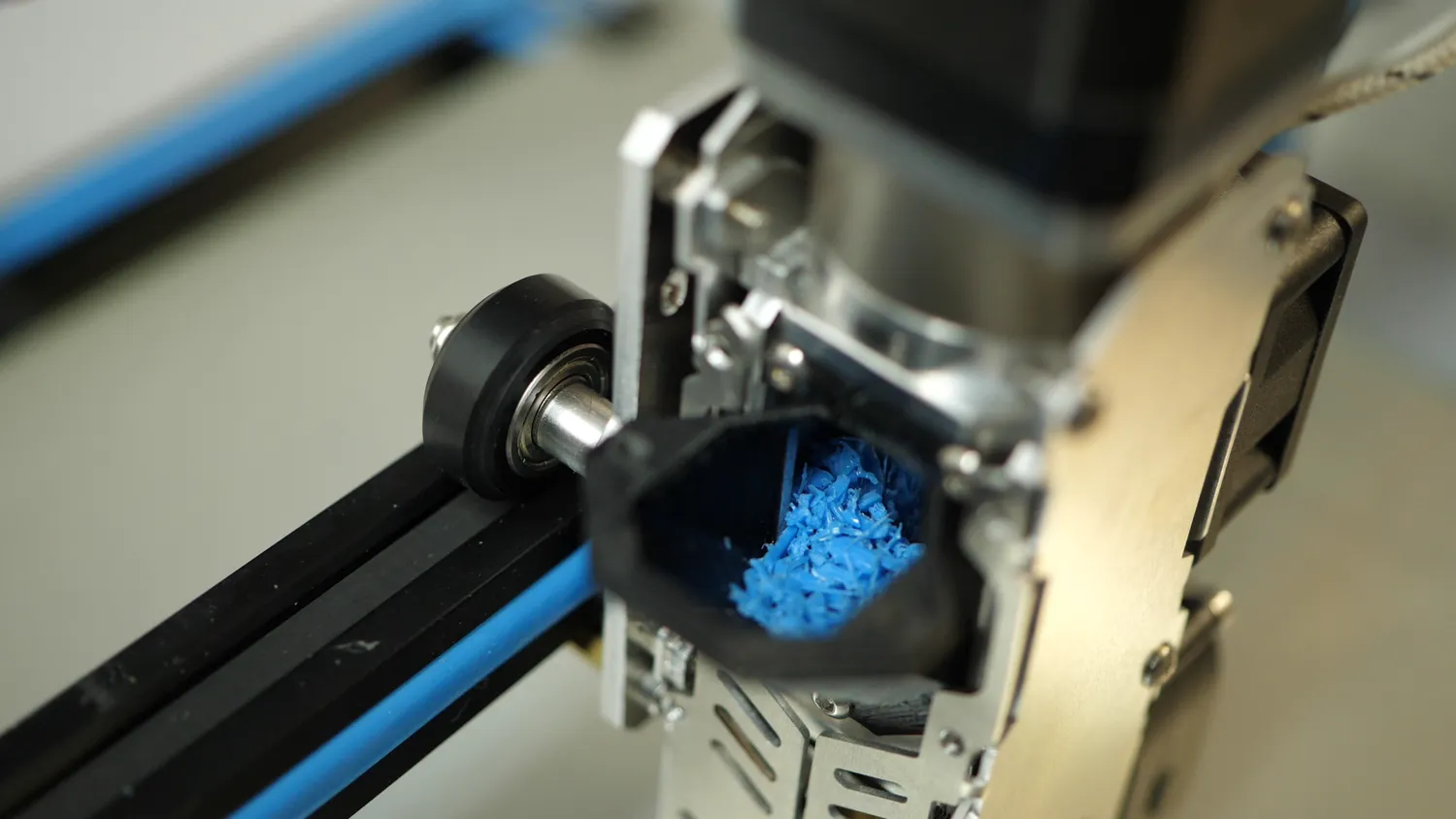 Shredded material in the Pellet Extruder
