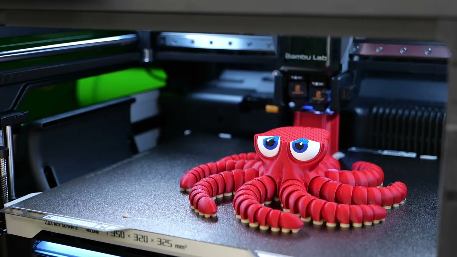 The finished five color flexi octopus on the plate of the Bambu Lab H2D