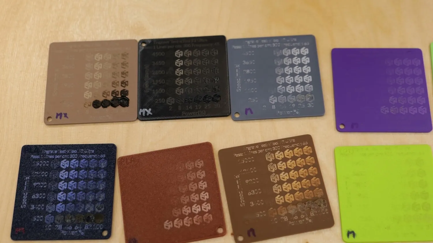 Eight test plates in different colors marked with the MOPA fiber laser