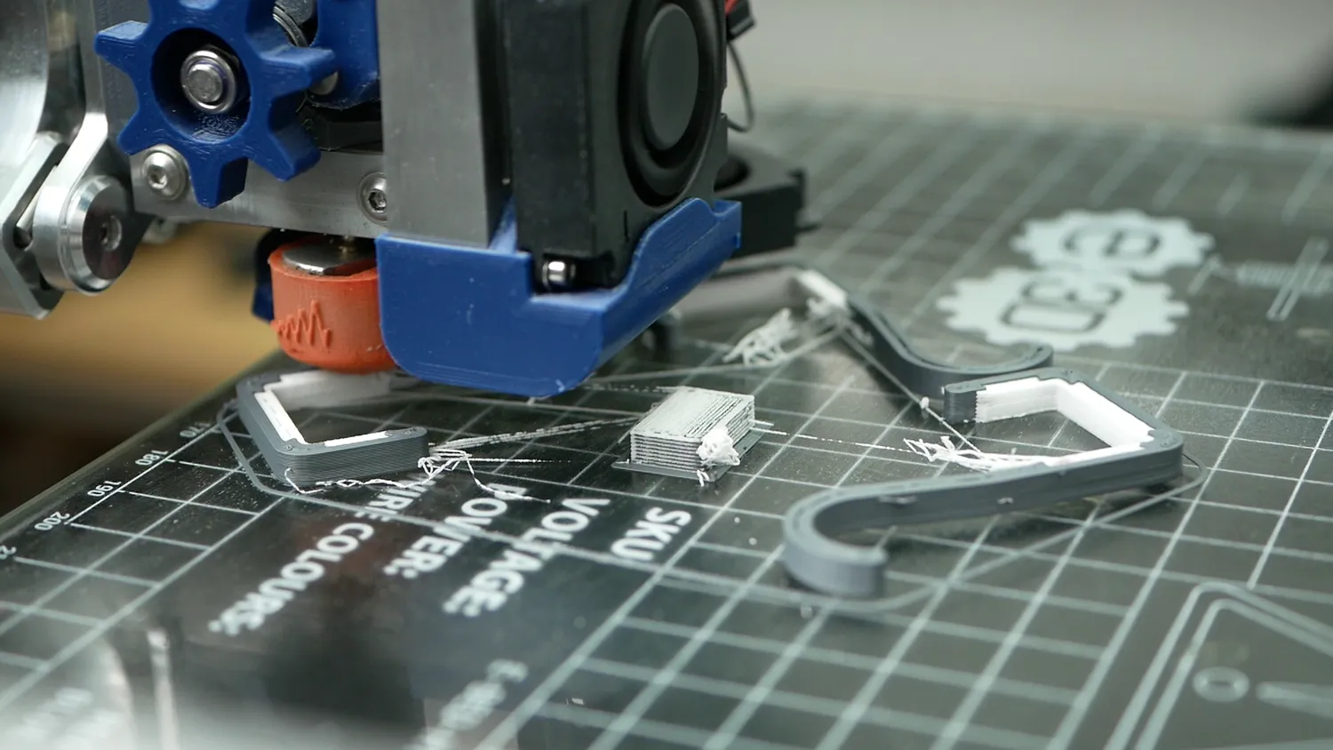  Print with small purge block (6-10mm³ per purge) 