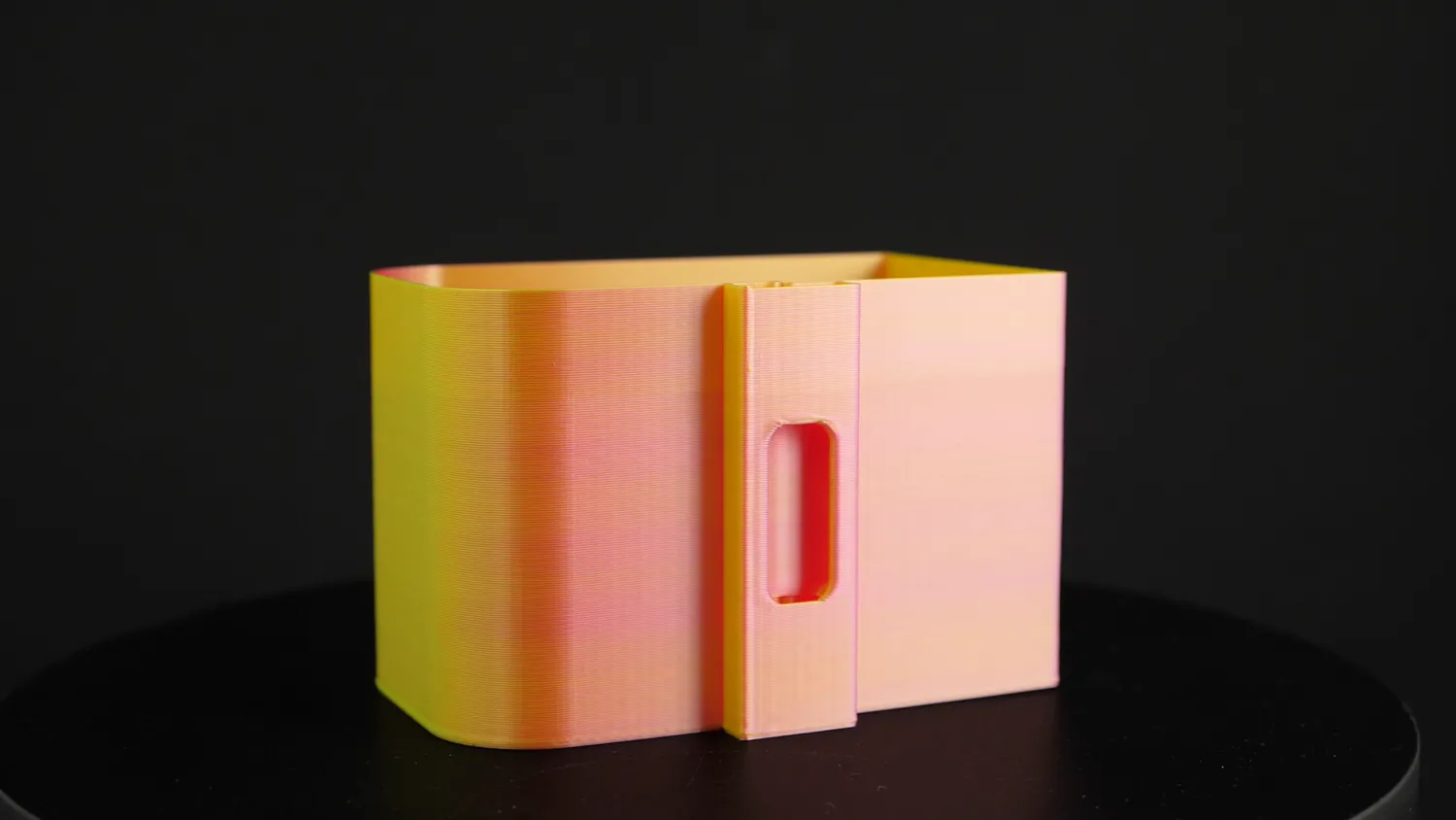 A squarer section from the same set, showing the closed contour vase mode needs