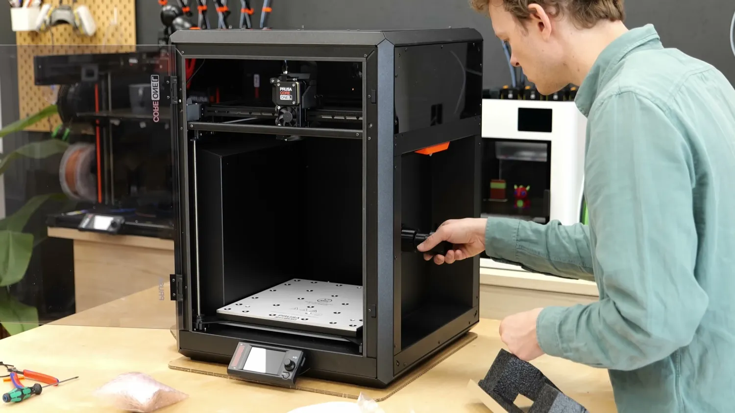 Fitting the spool holder to the CORE One L during unboxing