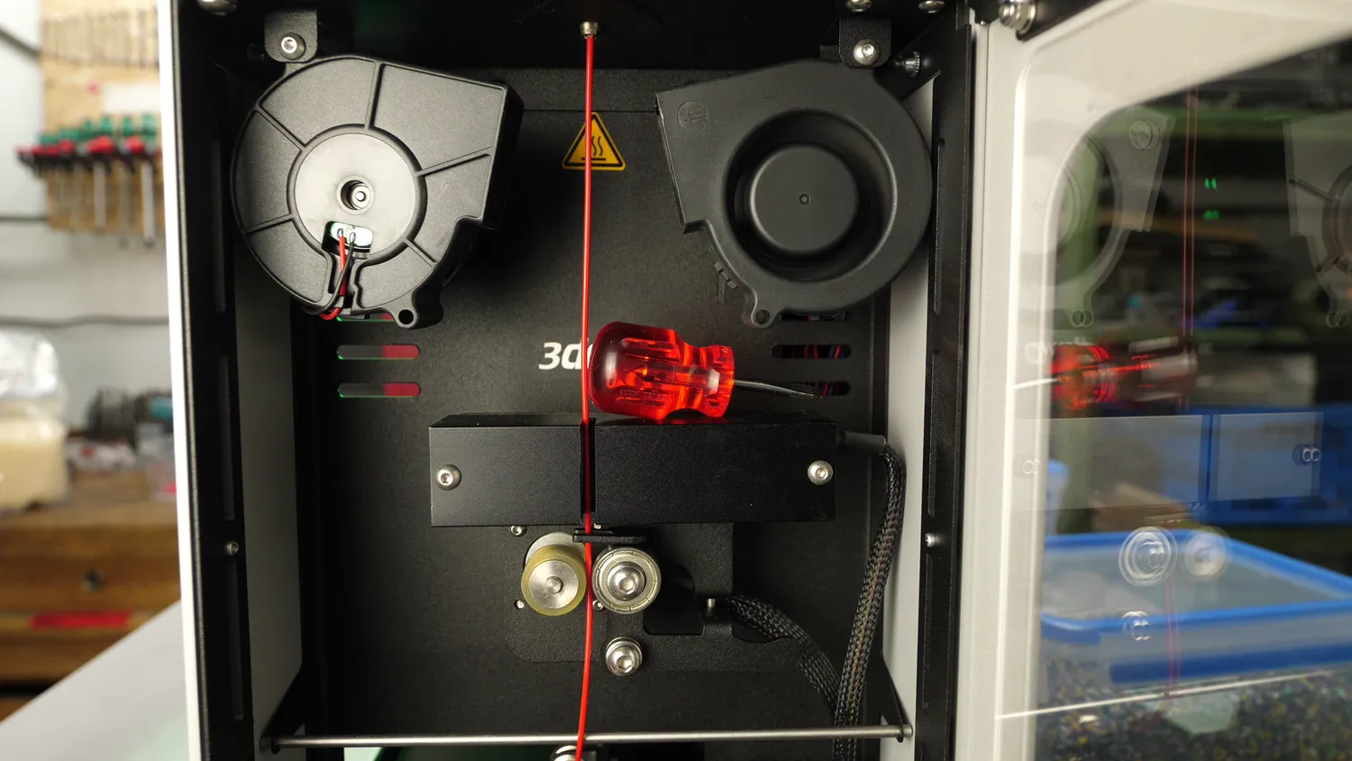 Extrusion Path (from top to bottom): Nozzle - Cooling fans - Thickness Sensor - Puller