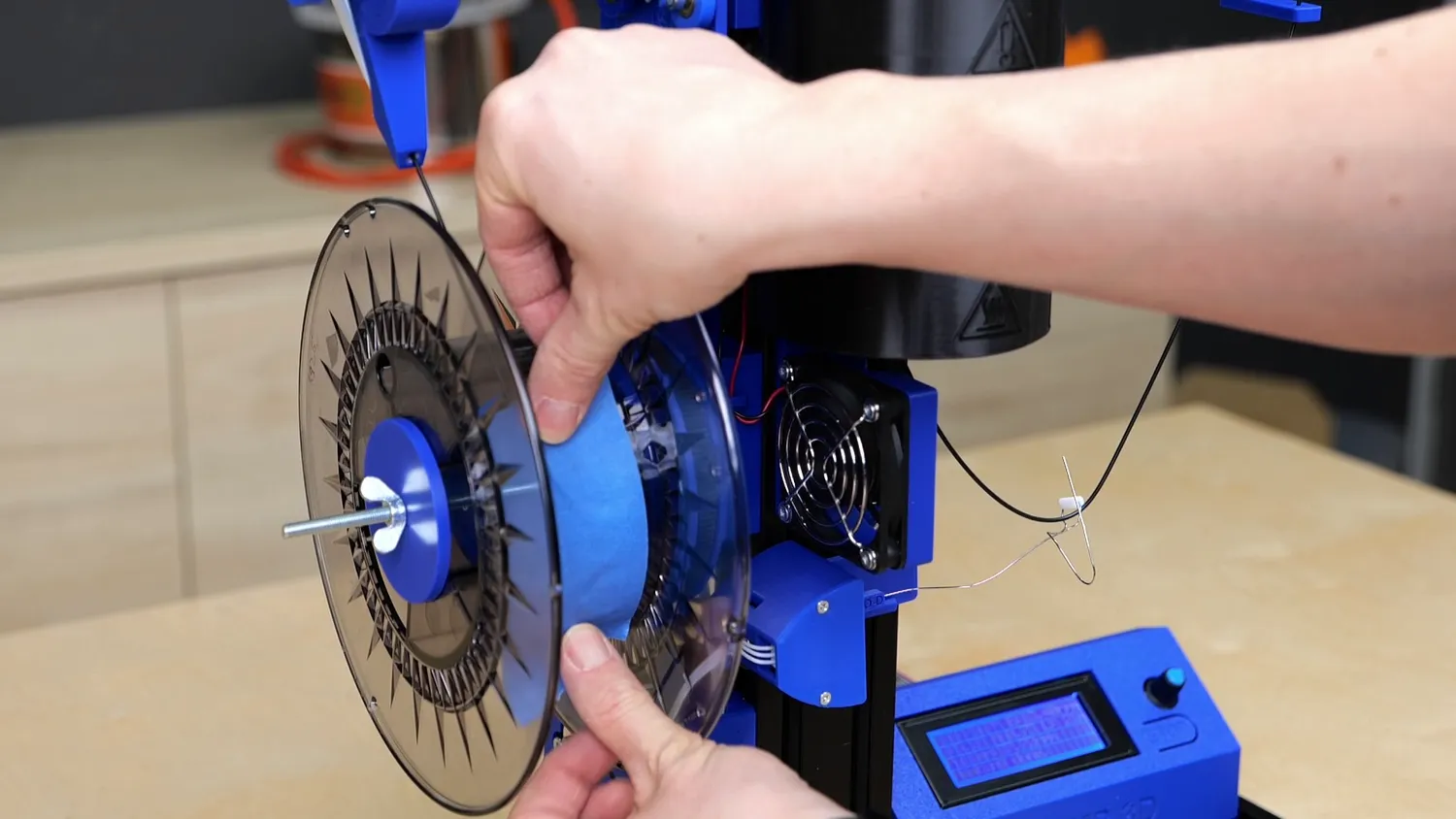  Fixing the brittle filament to the spool 