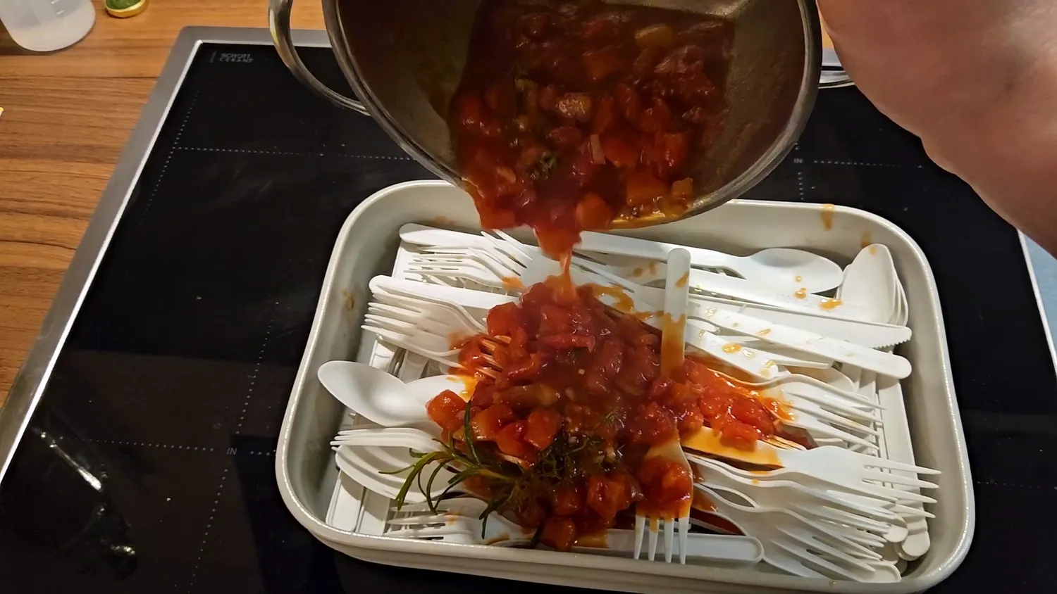  Cutlery with Marinara Sauce 