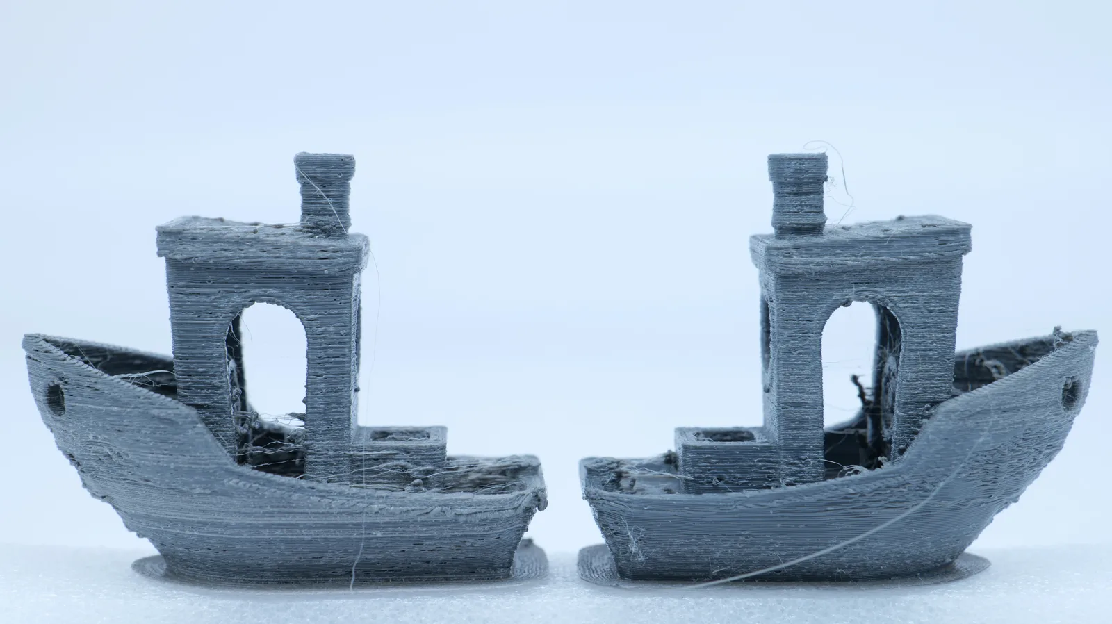 Overture Easy Nylon 3D Benchy printed from filament stored in the open (left) and from the i10 (right)