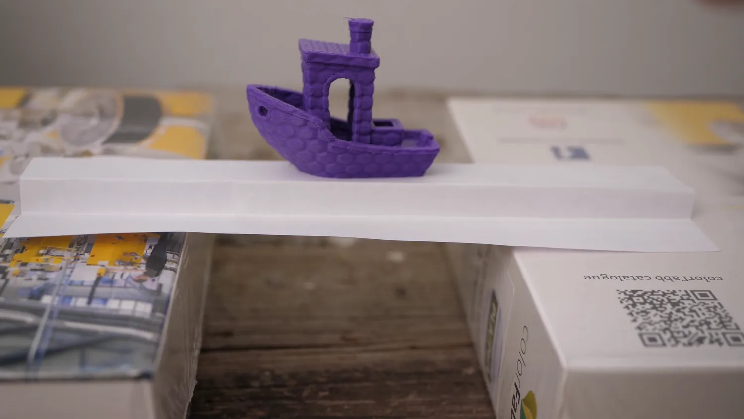The pleated sheet now spans the gap and carries a printed 3DBenchy