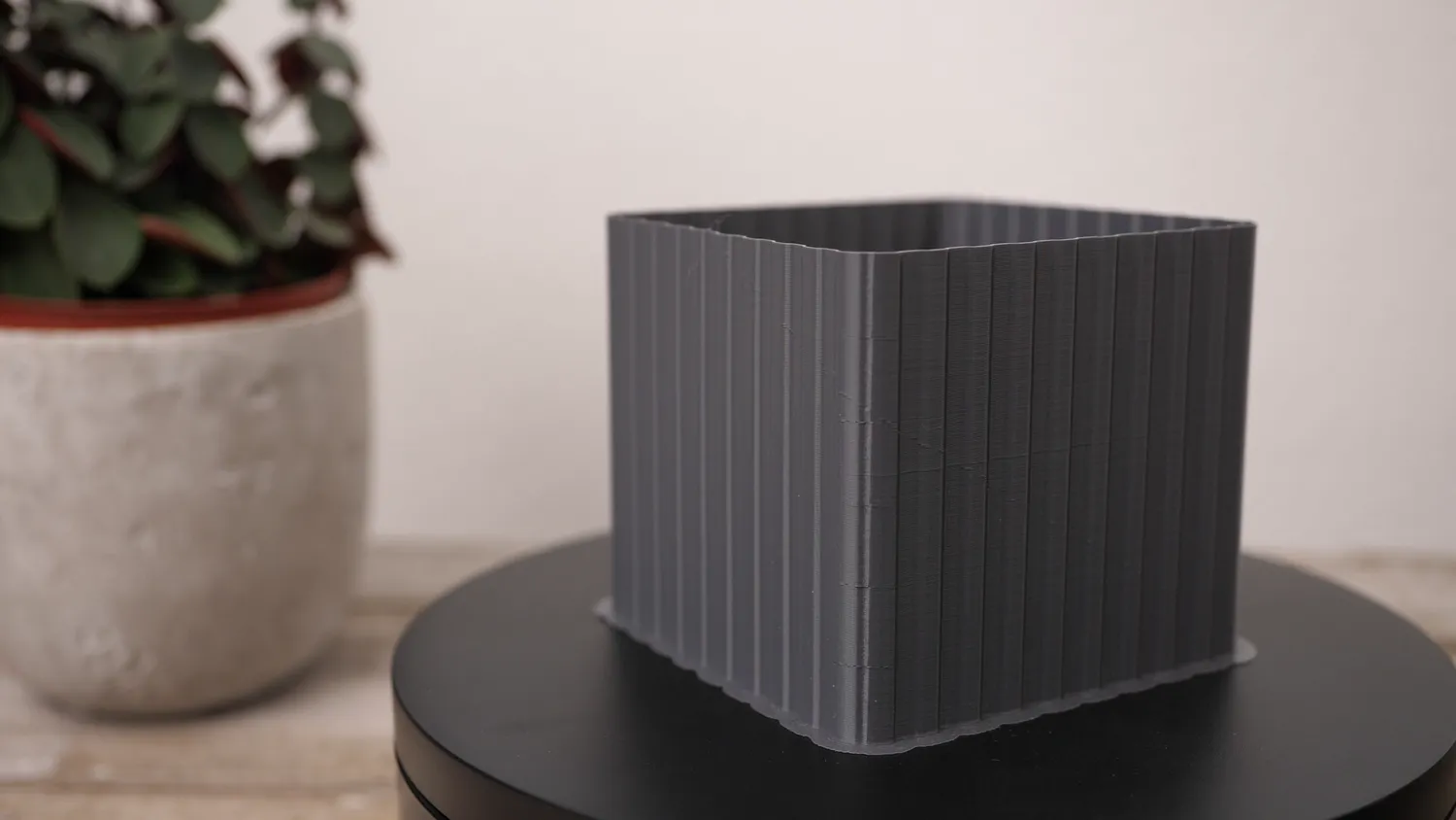 Vertical line pattern, the best result: it gives way like an accordion where the stress acts