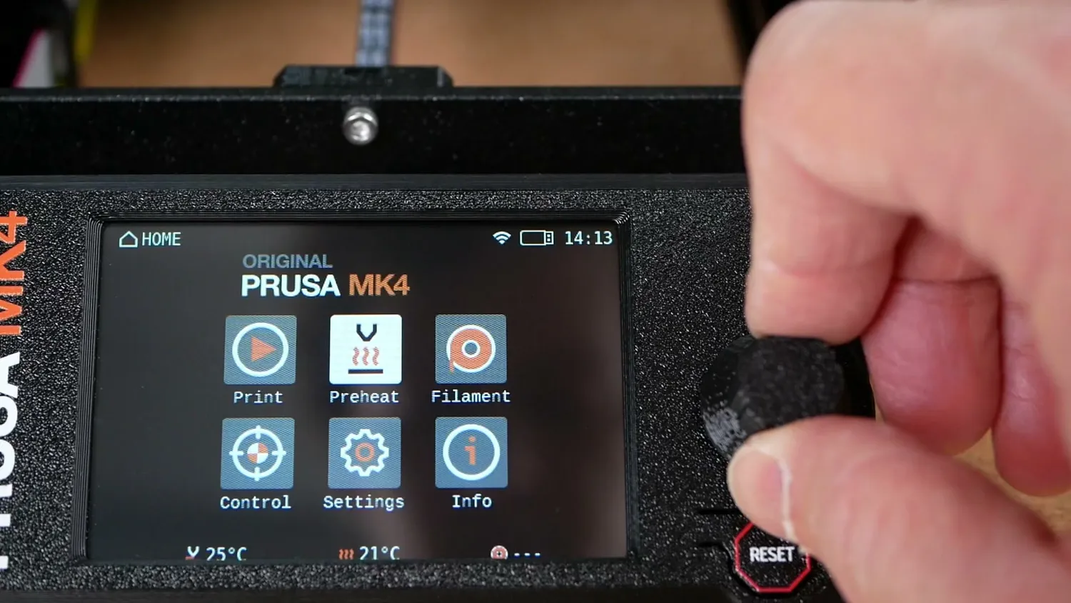 Color screen of the Prusa MK4 with the encoder dial